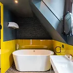 Hotel Clarance Lila