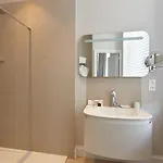 Hotel Clarance Lila