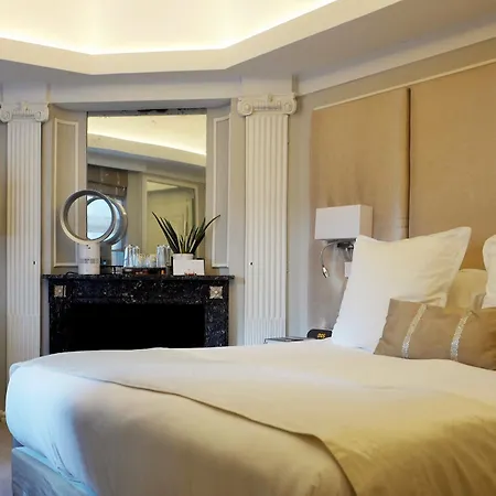 Clarance Hotel Lila