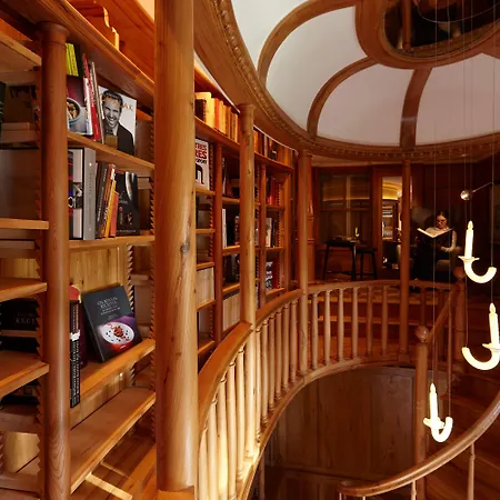 Clarance Szálloda 5*