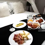 克拉伦斯里尔酒店